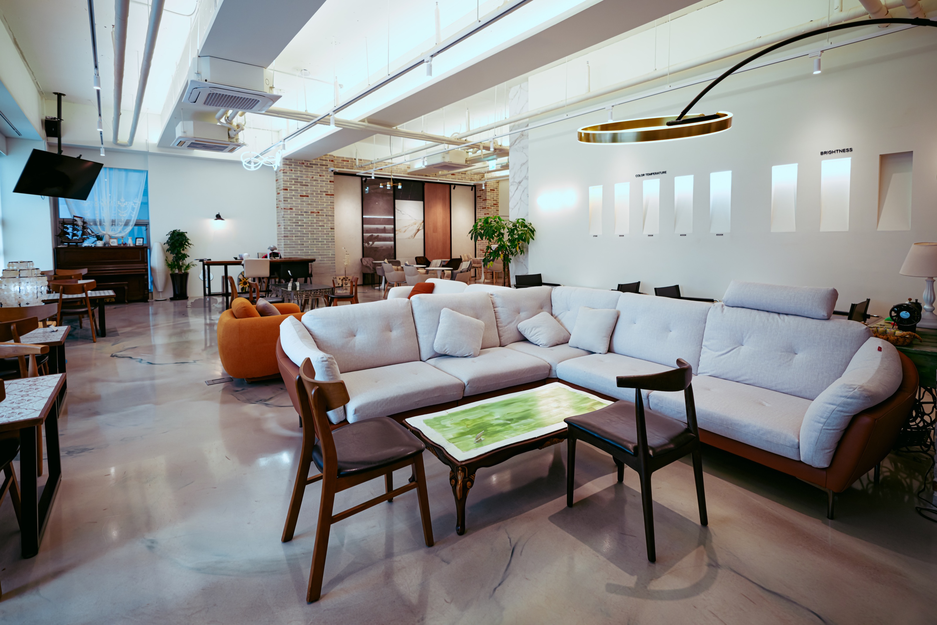2F Interior Show Room Gallery 2